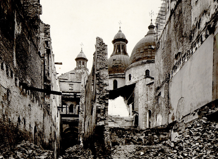 Treviso Bombardata: La Tragedia della Seconda Guerra Mondiale e la Resilienza della Città